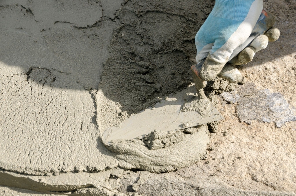 Работа мастерком с цементно-песчаной смеси ЦПС готовой жидкой