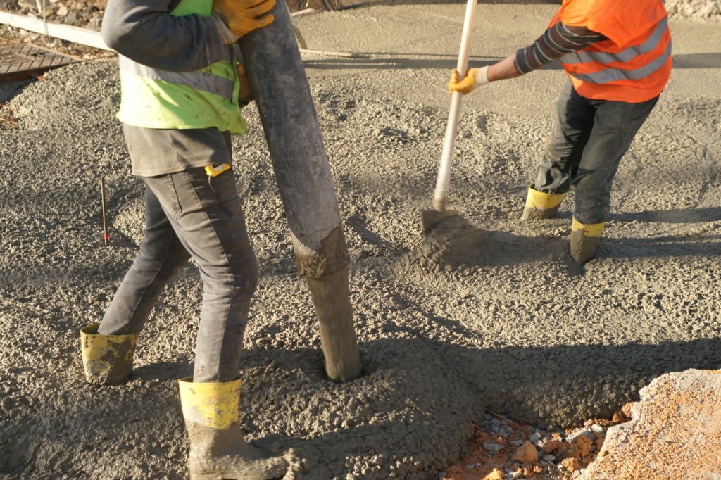 Проведение бетонных работ с арендой бетононасоса АБН и подачей жидкого бетона