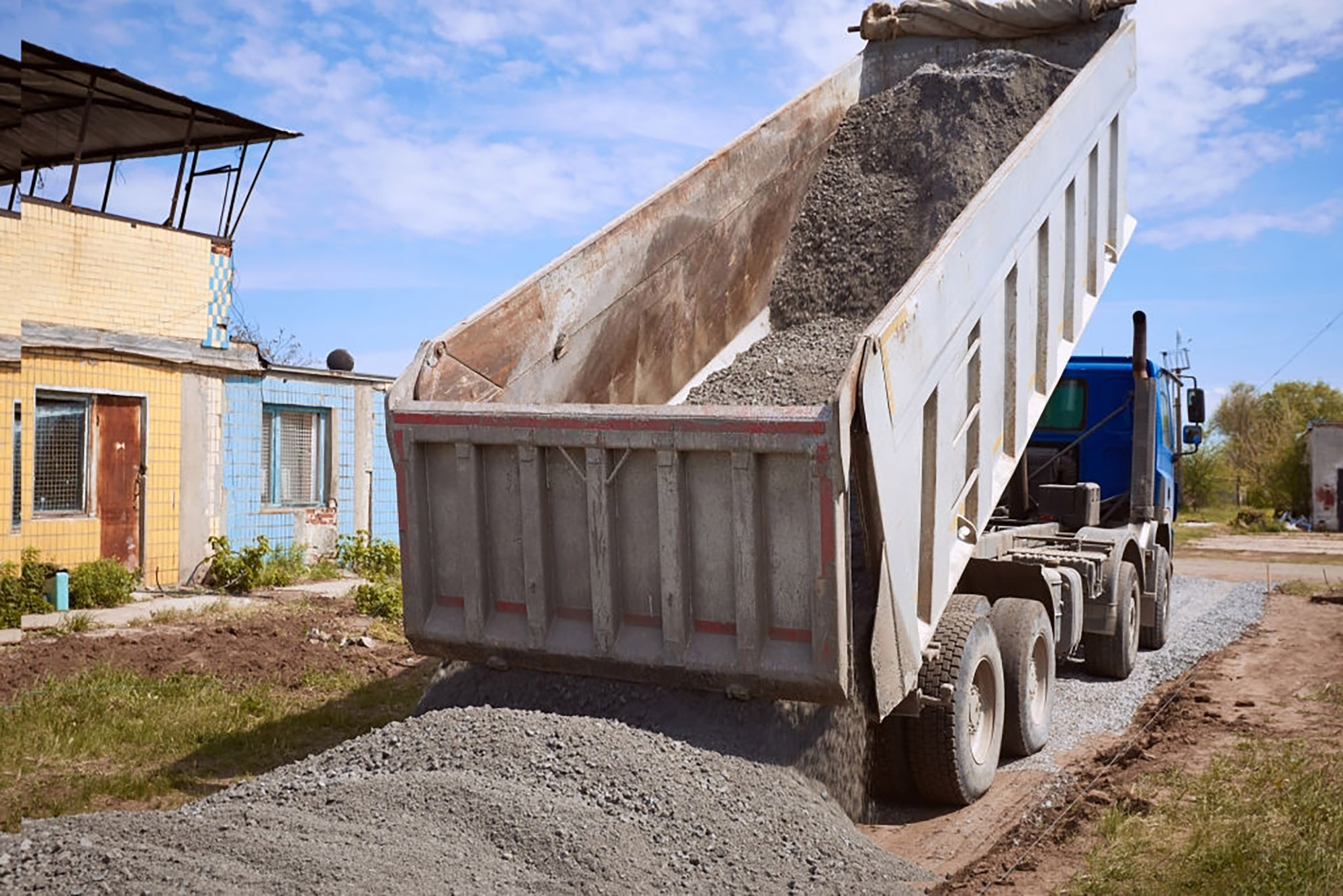Доставка тощего бетона М150 машиной грузовиком