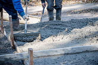 Строительство монолитной площадки из бетонной смеси прочный В25 М 350