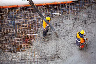 Бетон для монолитной плиты фундамента твердый марки М550 тяжелый класс В40 для бетононасоса